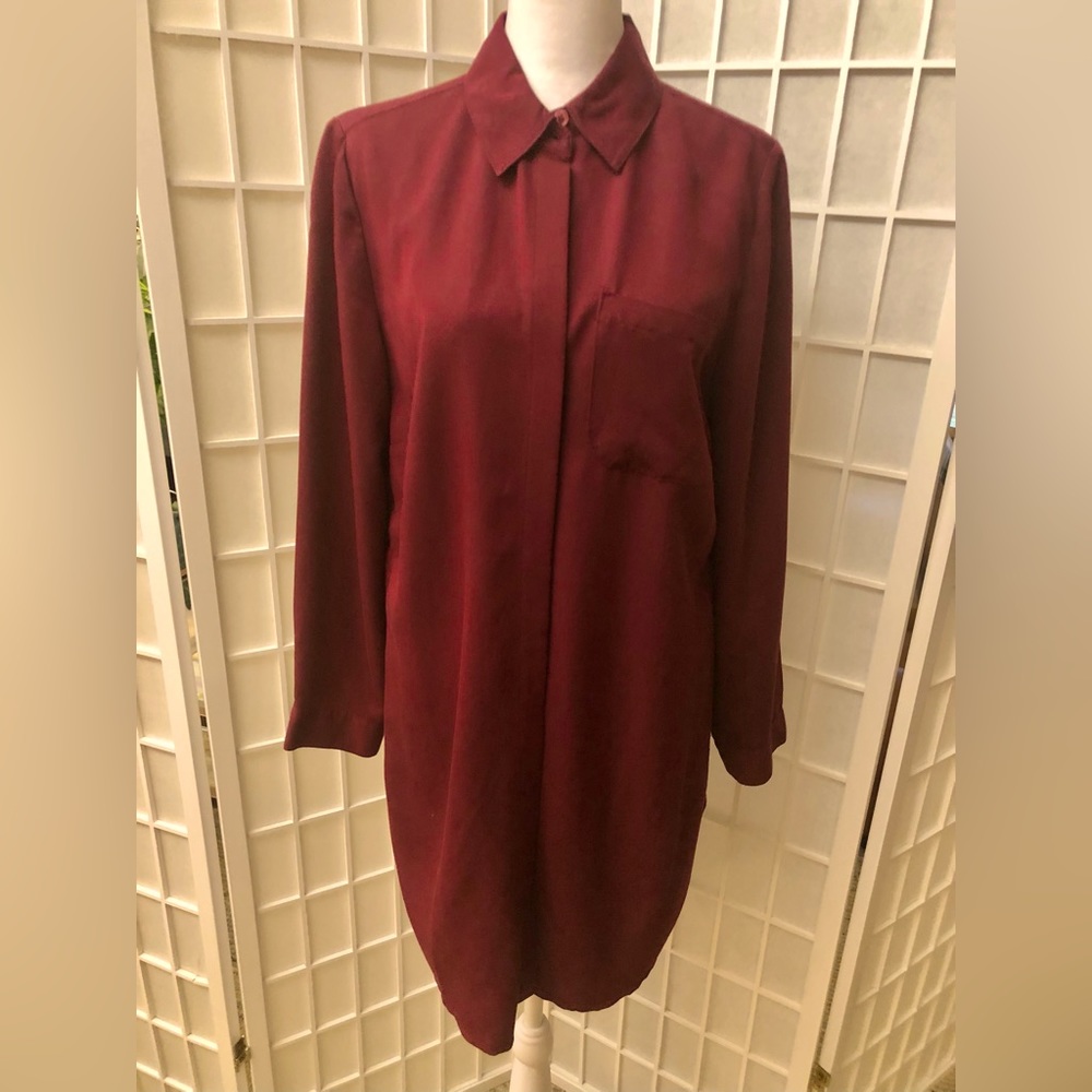 CHICO’S long hi lo top. Cranberry colored. Stunning. Buttons on sides NWT SZ1